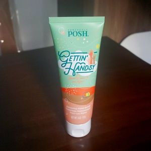 Perfectly Posh Gettin' Handsy renewing hand scrub